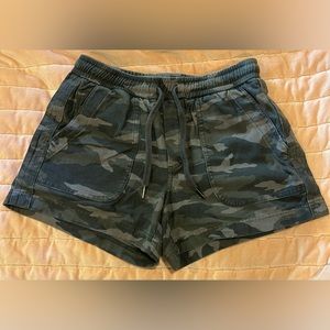 ATHLETA Farallon Short - Camo - Size 4